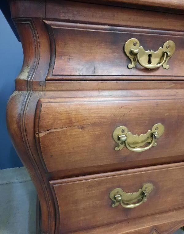 Bordeaux Dresser In Mahogany photo vinterior