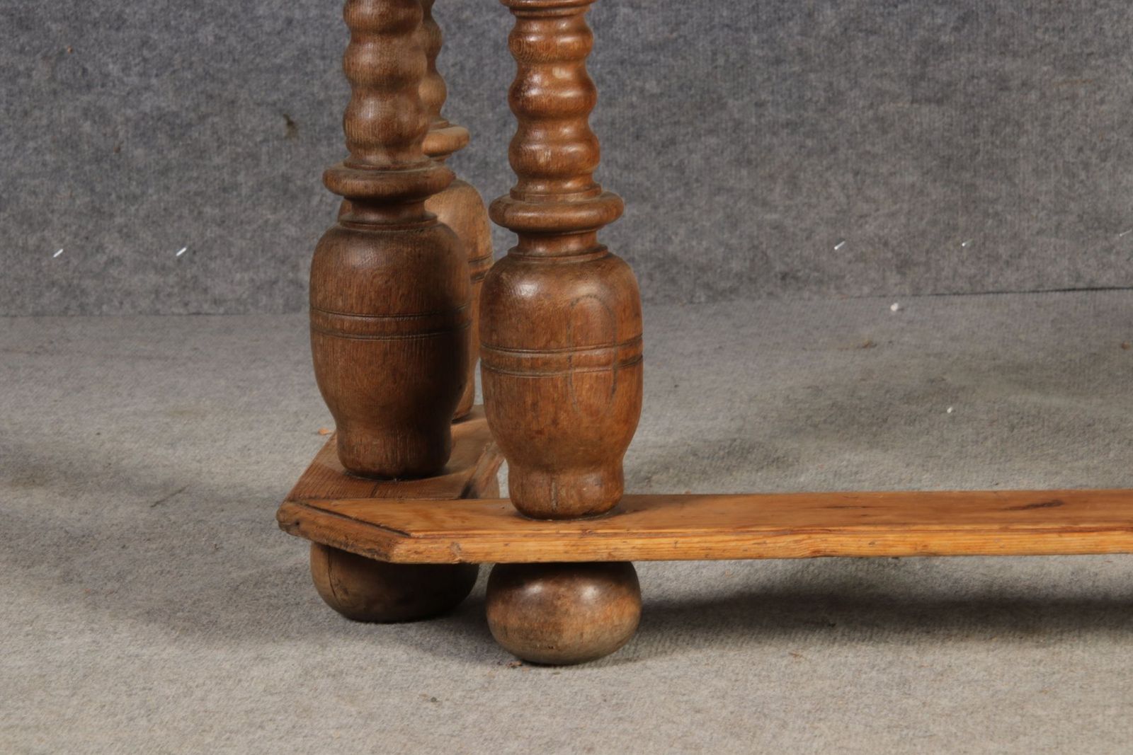 1641.0 Antique Softwood Side Table And Flower Stand
16th 17th Century, 1600 photo