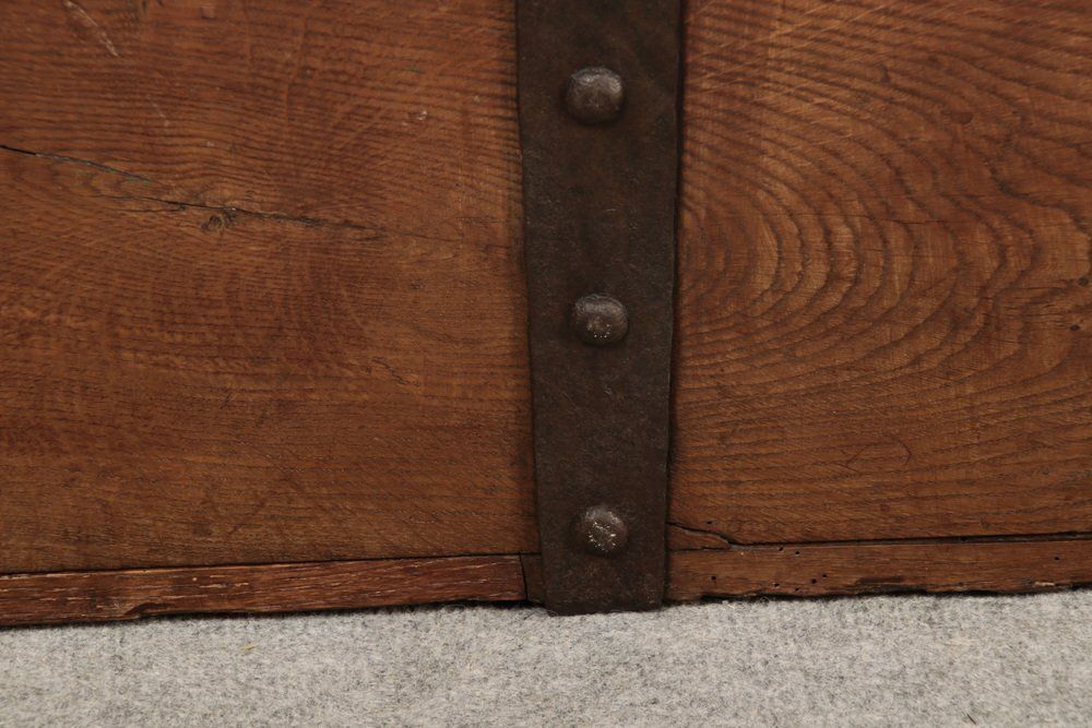 photo vintage Small Antique Gothic Chest With Iron Bands, 1500