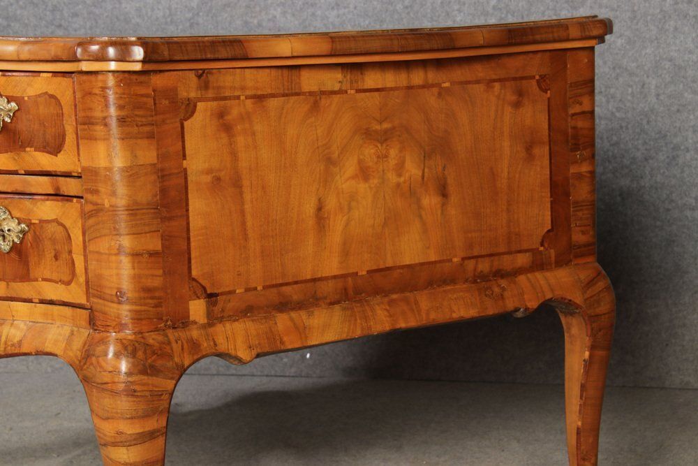 photo vintage Antique Baroque Desk In Walnut Inlay, 1780