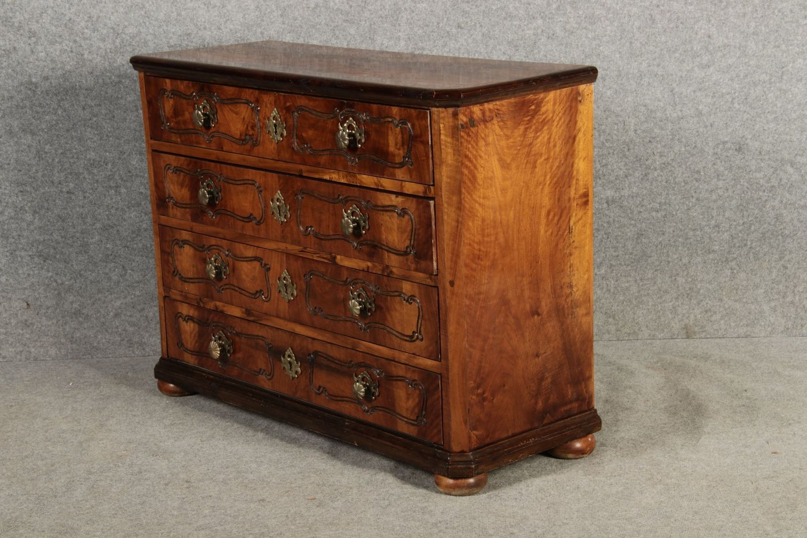18th Century Baroque Chest Of Drawers In Walnut, 1750s photo 2640.0