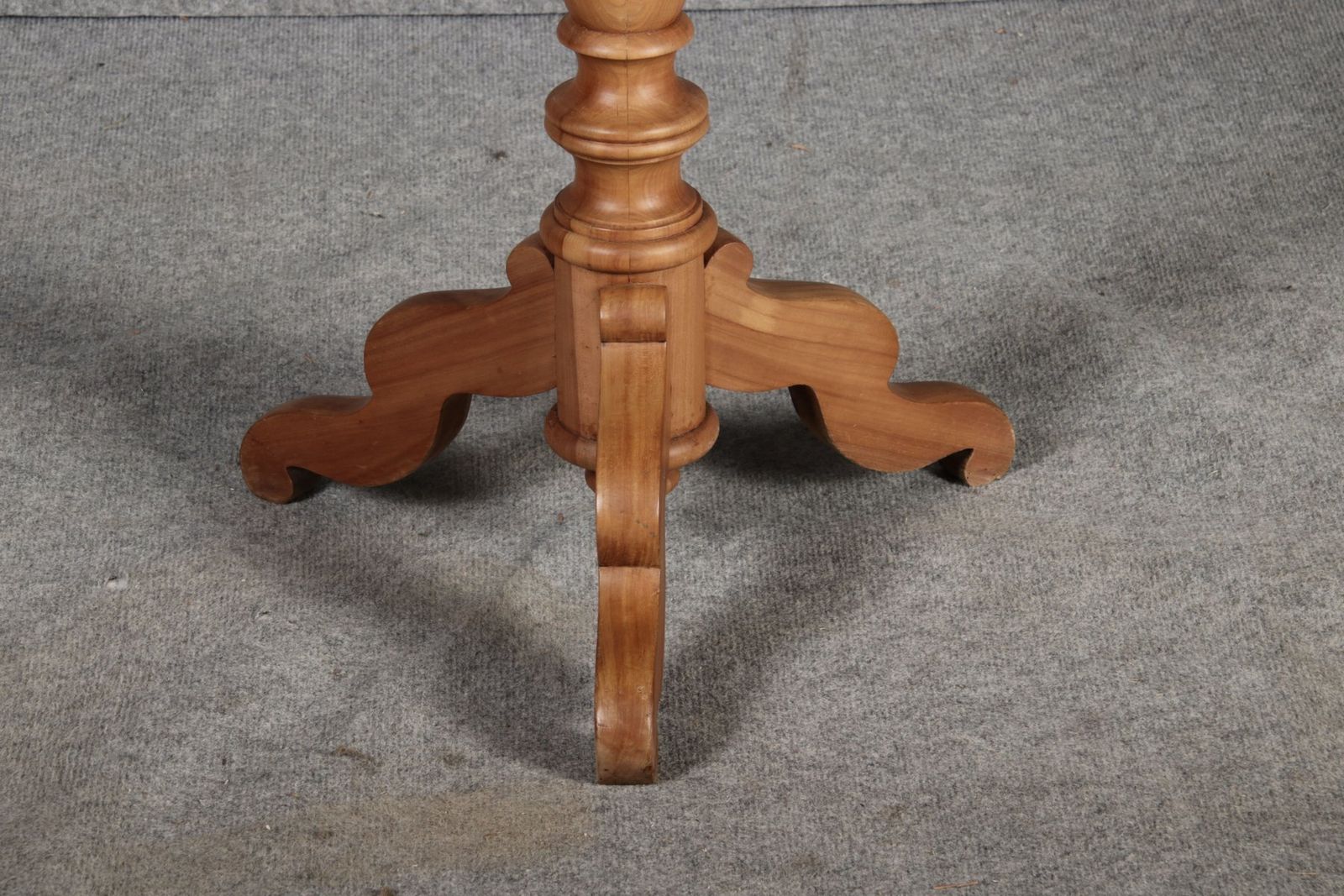 photo vintage Antique 19th Century Biedermeier Sewing Table In Cherry Wood, 1840