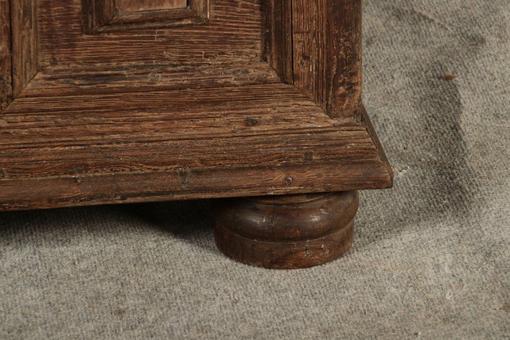 photo furniture Antique Small Baroque Chest In Oak, 1750