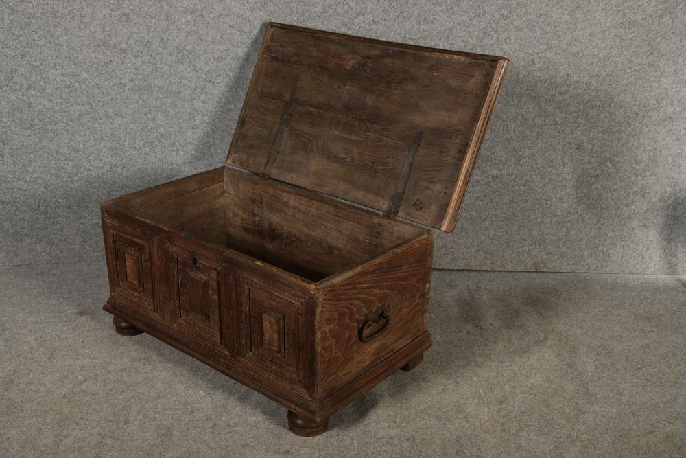 photo vintage Antique Small Baroque Chest In Oak, 1750