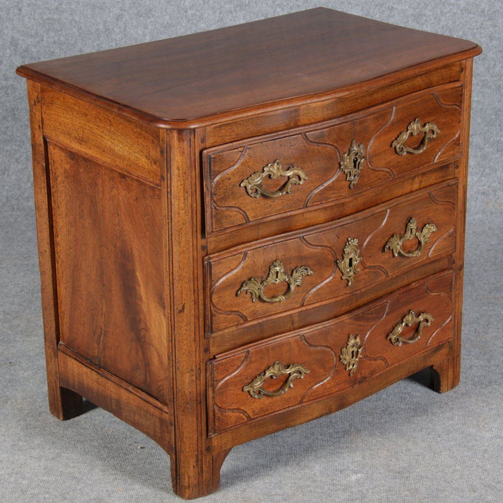 photo vintage Small Antique Baroque 18th Century Walnut Dresser