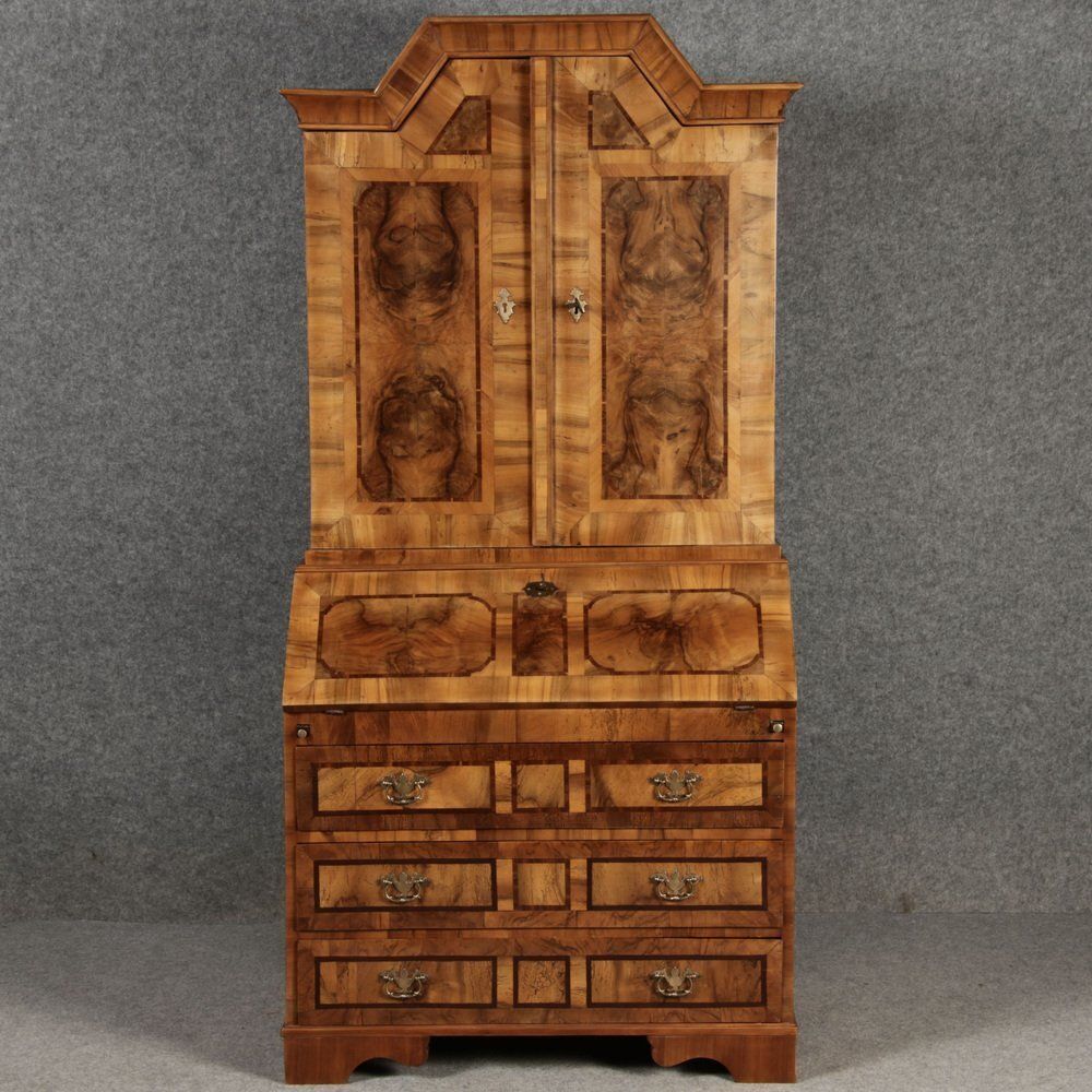 Baroque Narrow Secretary In Walnut Veneer, 18th Century