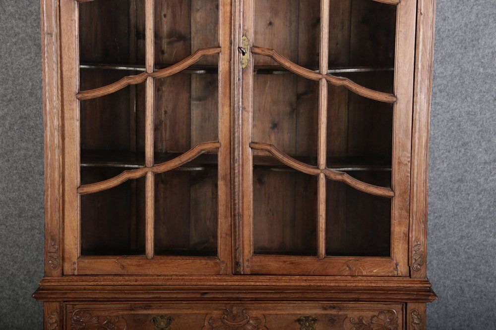 2085.0 Baroque Showcase In Oak With Rocilla Carvings, 1760s photo