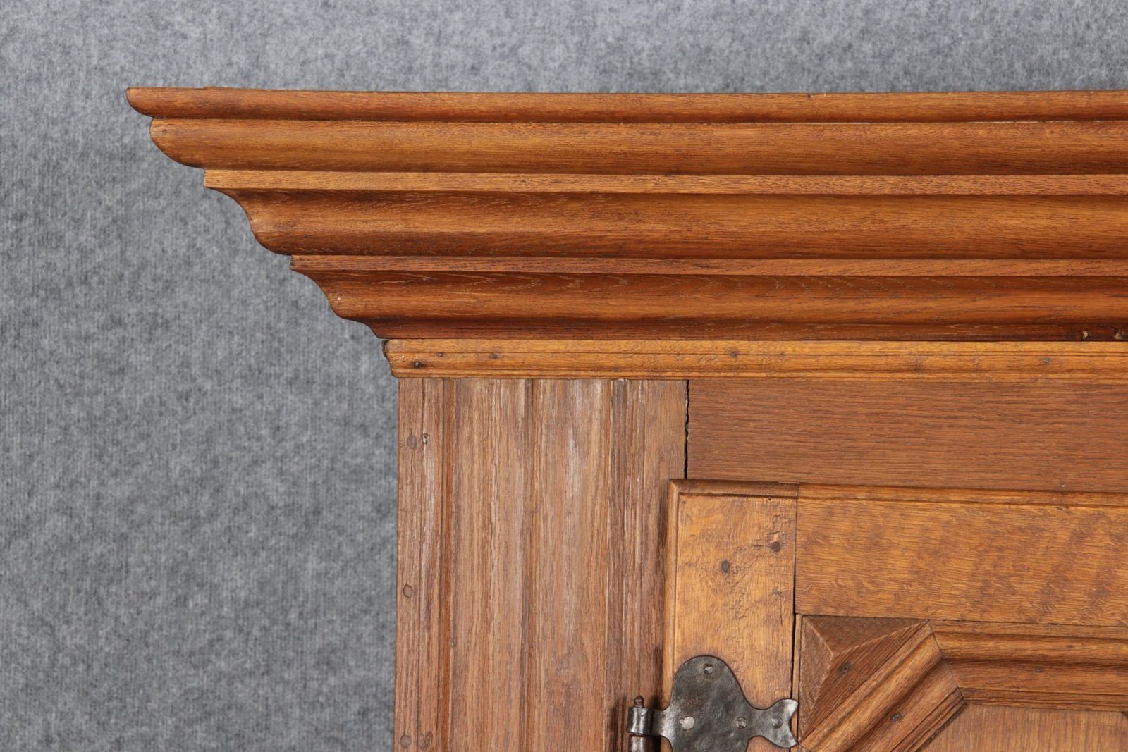 photo vintage Antique Baroque Cabinet In Oak, 1770