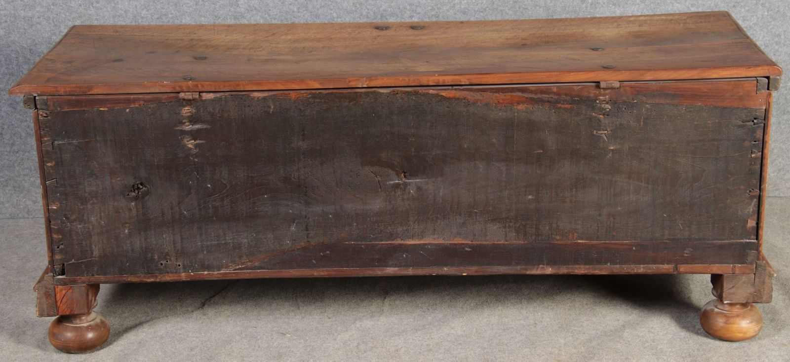 photo buy Antique Chest In Walnut, 1730