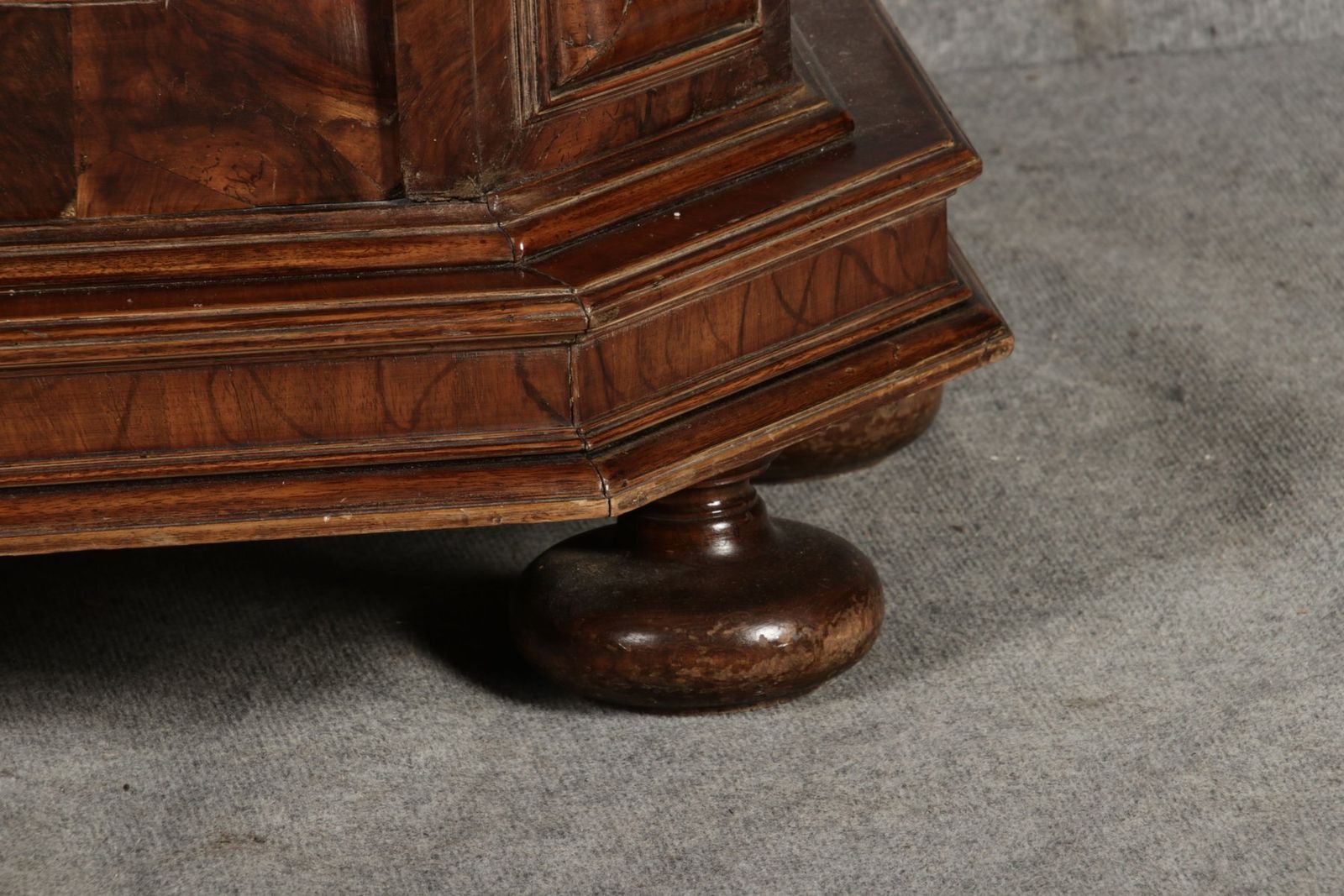 3974.0 Antique Baroque Wave Top Cabinet In Walnut, 1720 photo