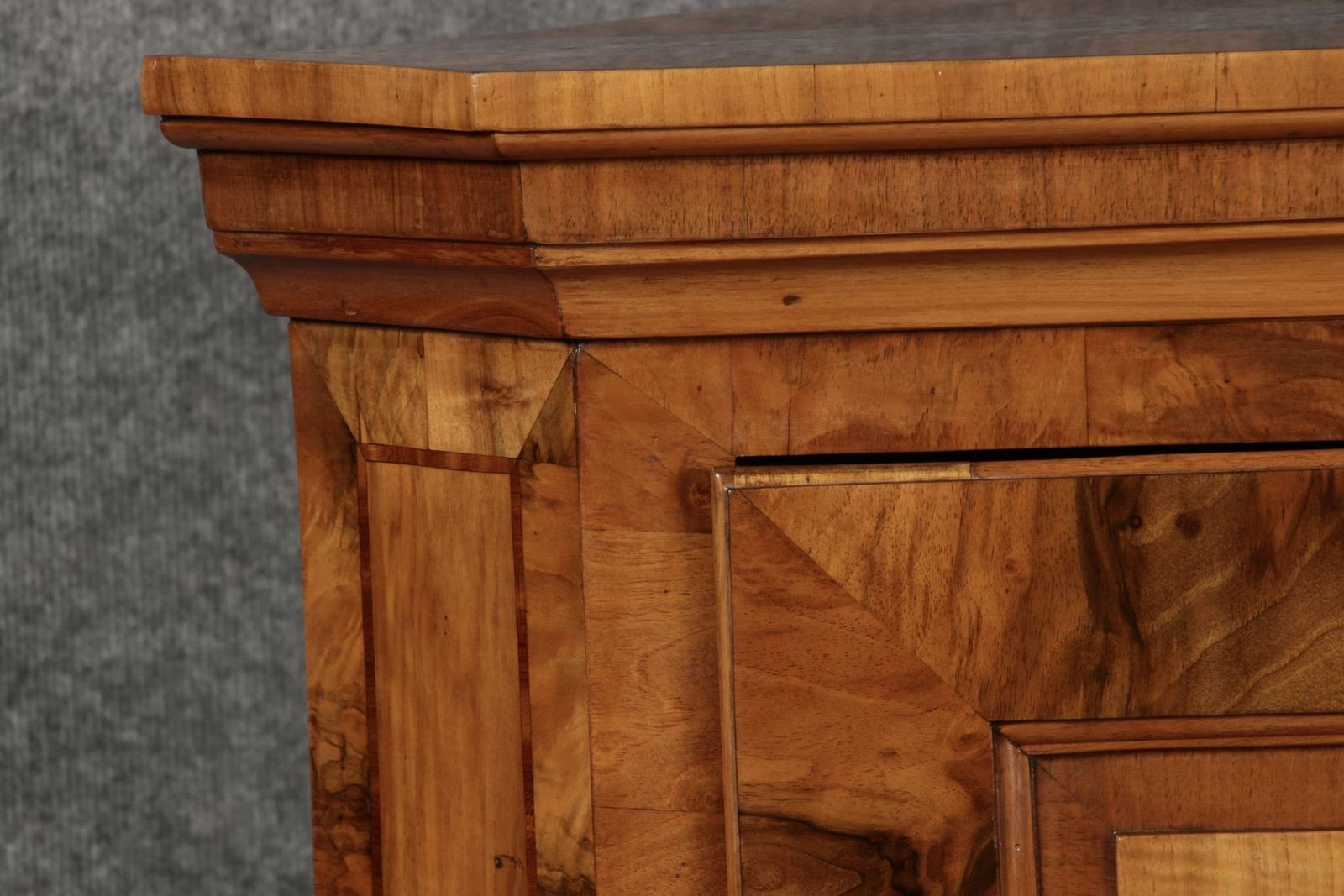 photo furniture 19 Century Baroque Corner Cabinet In Walnut Veneered, 1800s