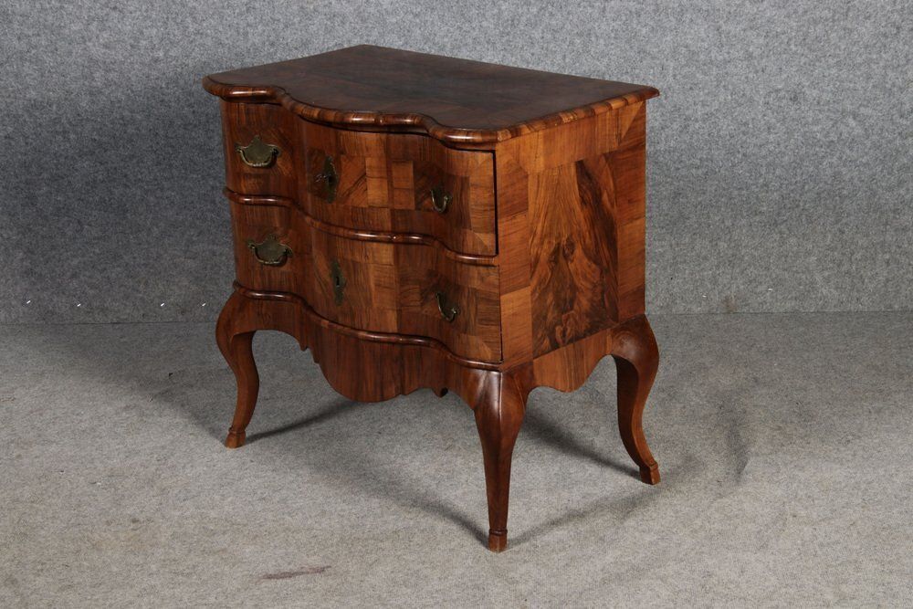 Small Baroque Chest Of Drawers In Walnut, 1750s photo vinterior