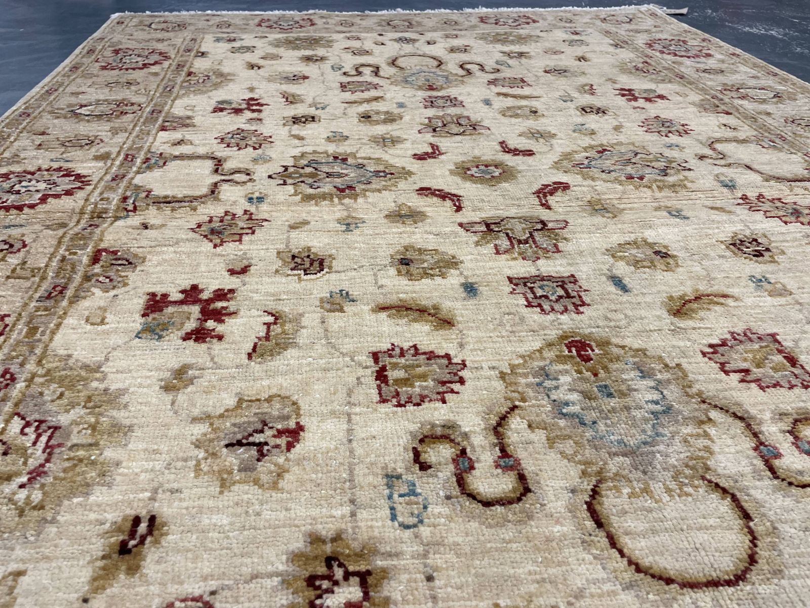 Cream Wool Area Rug, Handwoven Floral Carpet, Traditional Decor 190x128cm photo vintage