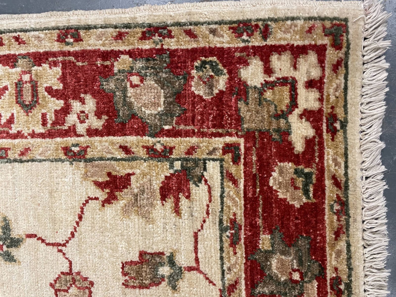 Traditional Cream Wool Rug, Small Red Floral Oriental Carpet 86x123 Cm photo Textiles