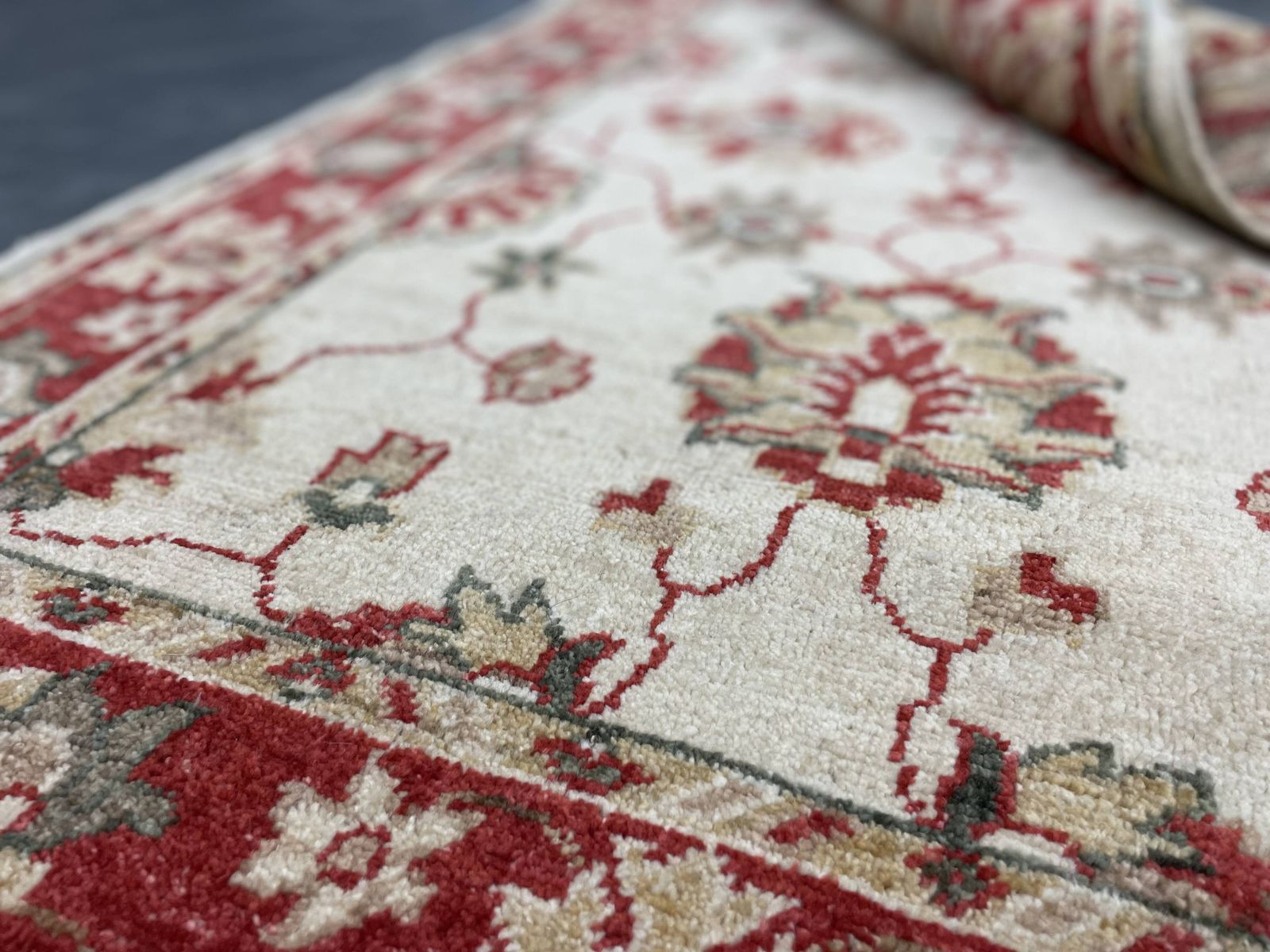 Traditional Cream Wool Rug, Small Red Floral Oriental Carpet 86x123 Cm photo vinterior