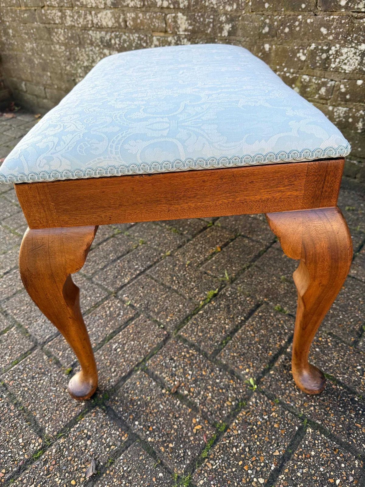 photo vinterior Vintage 1950s Morris Of Glasgow Queen Anne Style Stool, Re Upholstered Mahogany Bench, Mid Century Vanity Seat Blue Damask Fabric