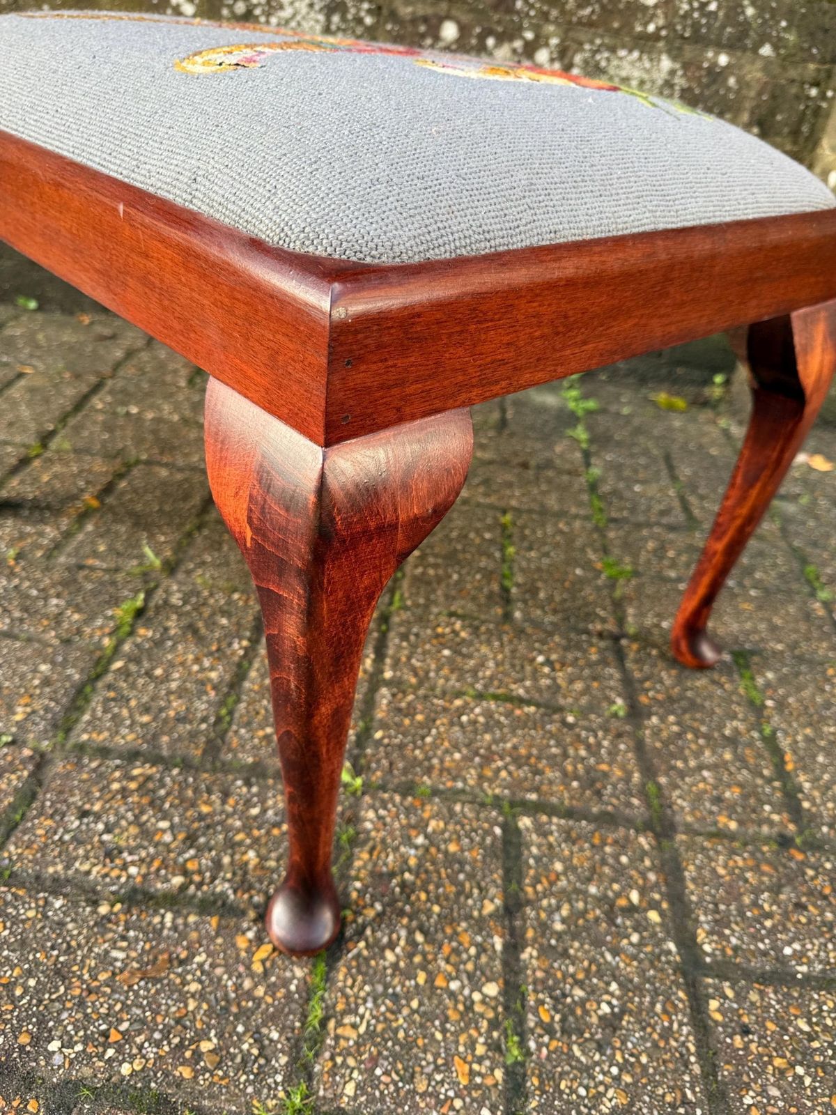 Vintage Queen Anne Needlepoint Stool, Luxury Needlepoint Tapestries London Mahogany Vanity Seat With Pheasant Design, Vintage Stool Cabriole photo vinterior