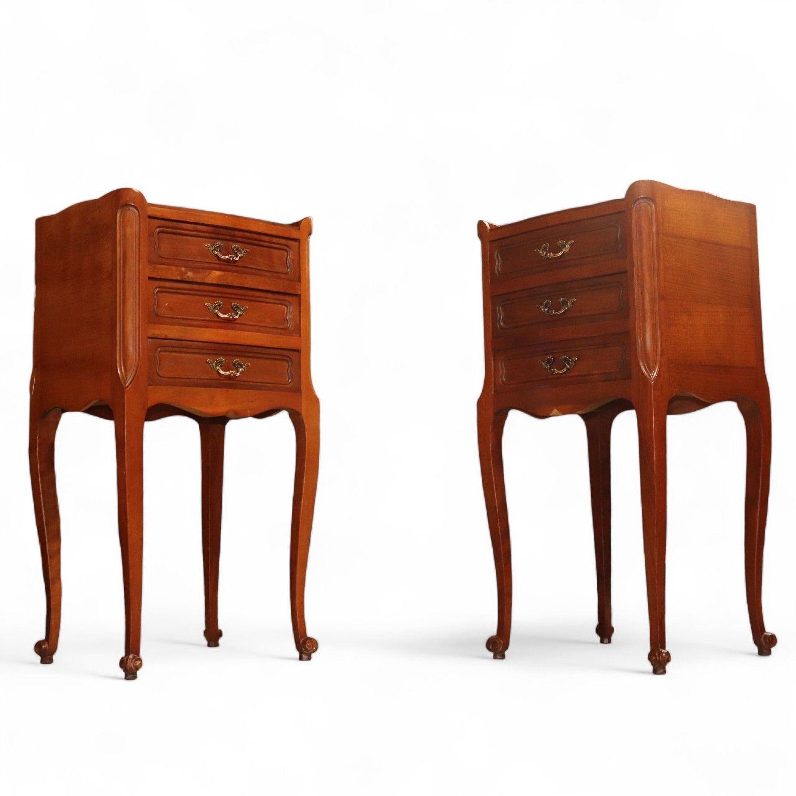photo furniture Pair Of Vintage French Walnut Louis XV Style Bedside Chests / Nightstands