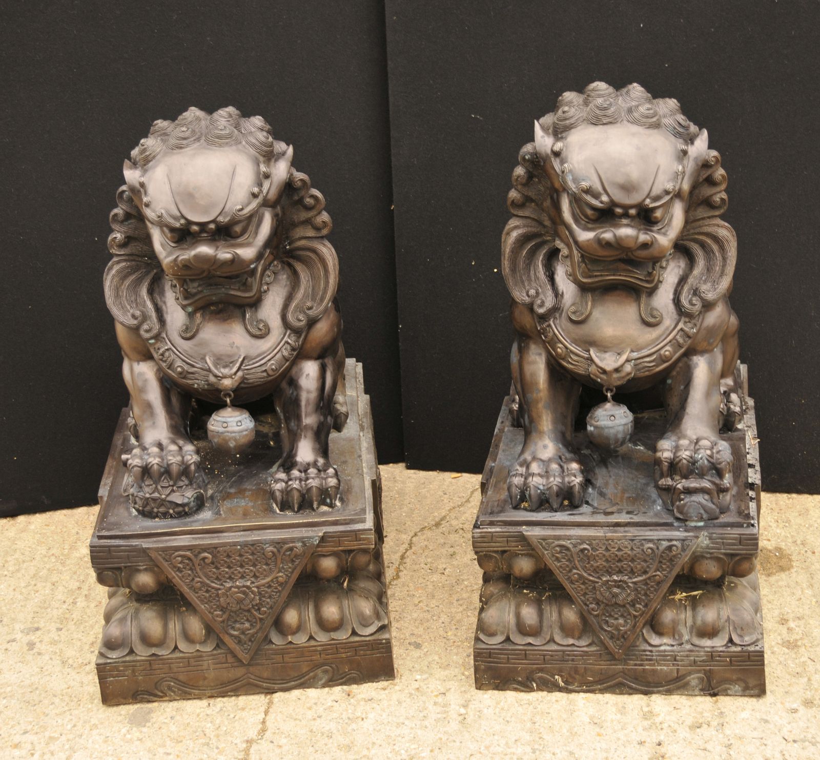 Pair Xl Bronze Chinese Dogs   Foo Keiloon Fu Temple Statue China photo for sale