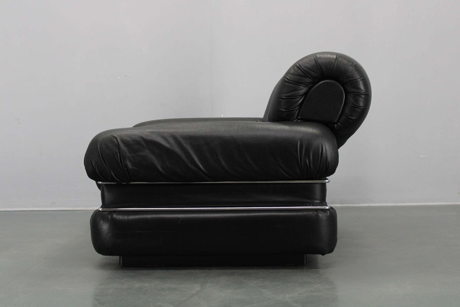 1970s Italian Pompon Armchair In Black Leatherette By Ceriotti photo Furniture