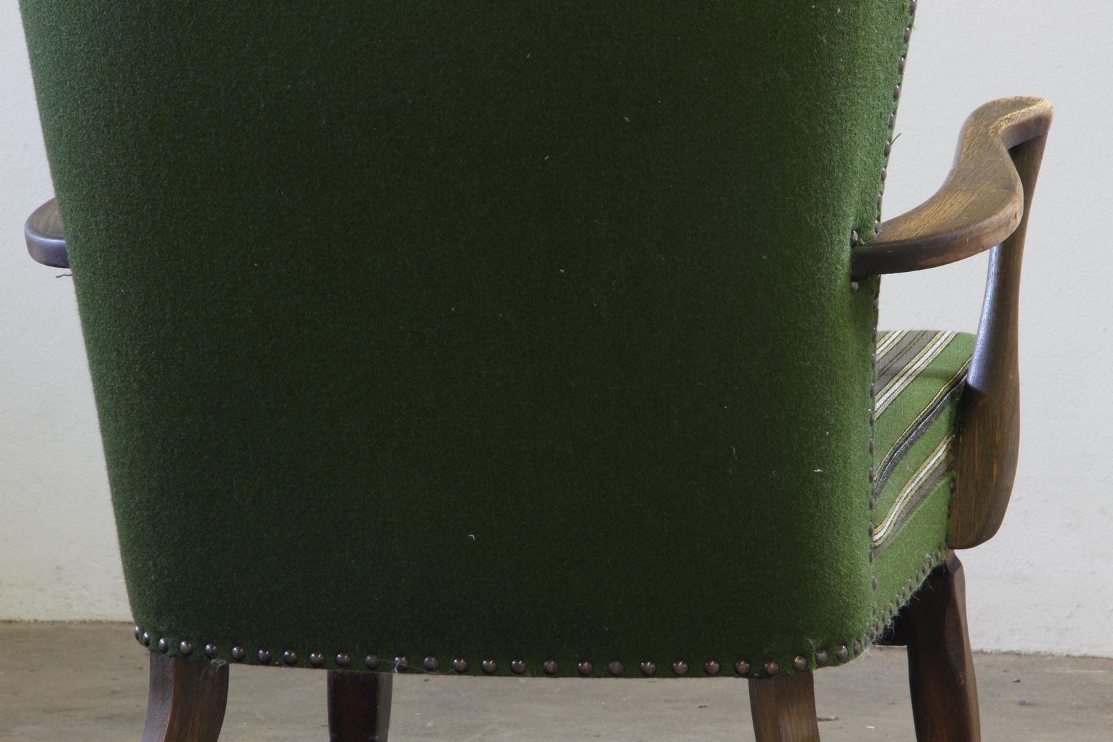 photo vintage 1960s Vintage Mid Century Lounge Chair, Dark Stained Oak Style Of Viggo Boesen
