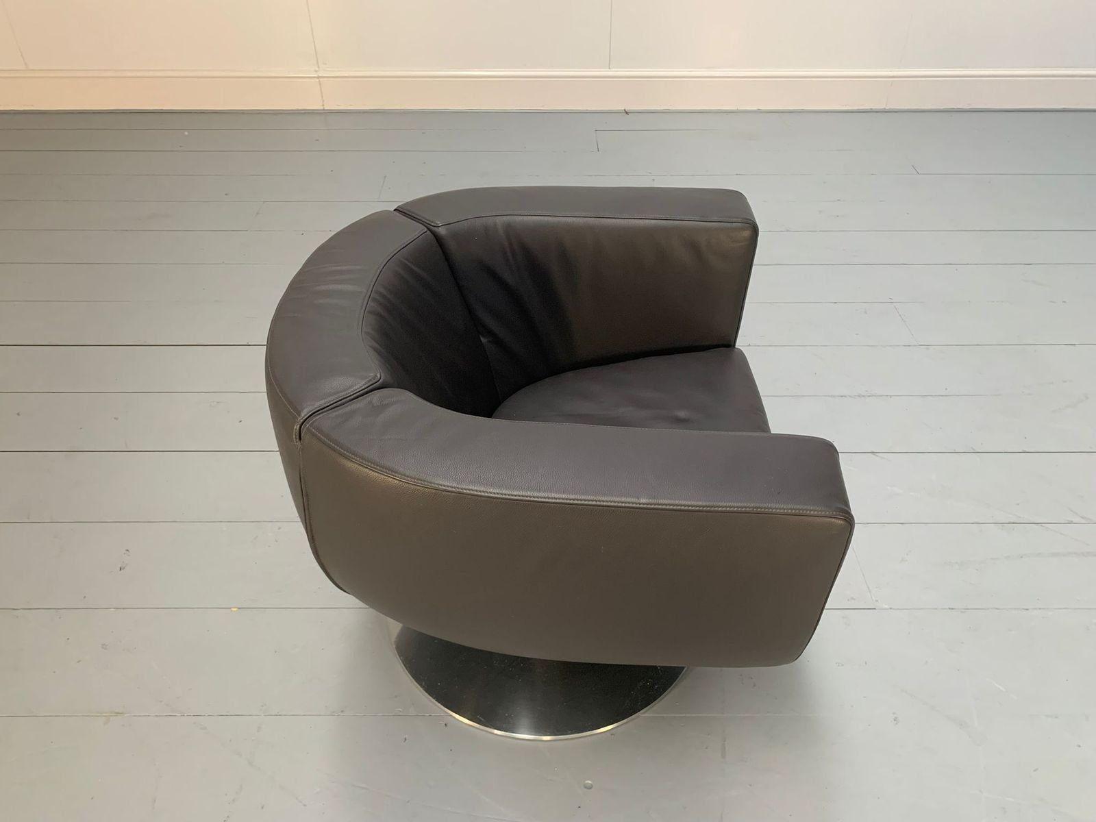 B&B Italia "Tulip" Armchair   In Dark Grey "Gamma" Leather photo 4000.0