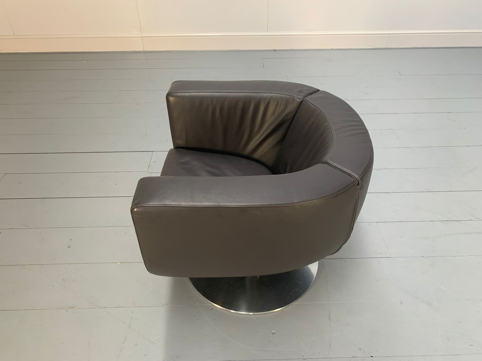 B&B Italia "Tulip" Armchair   In Dark Grey "Gamma" Leather photo vinterior