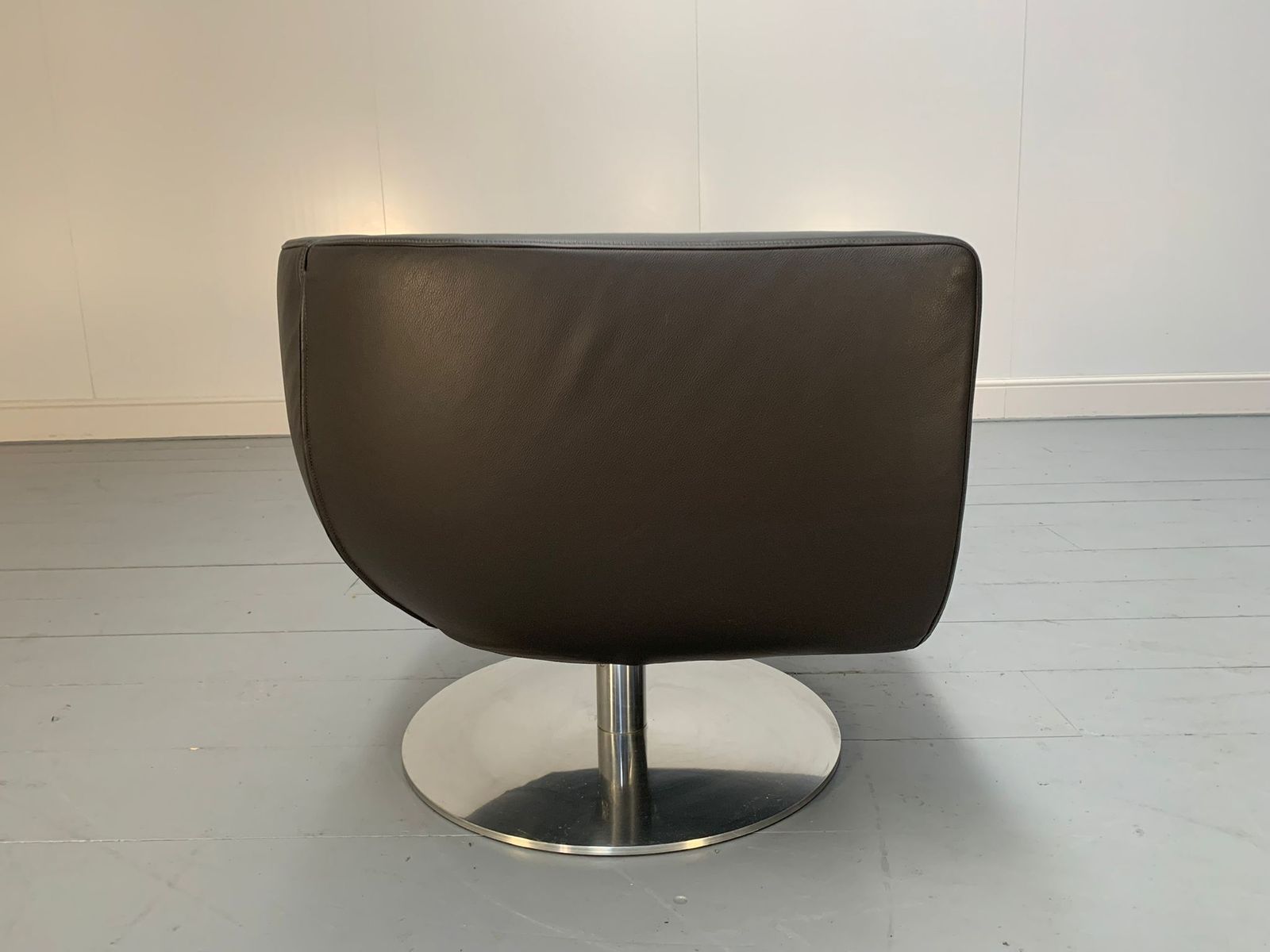 B&B Italia "Tulip" Armchair   In Dark Grey "Gamma" Leather photo buy
