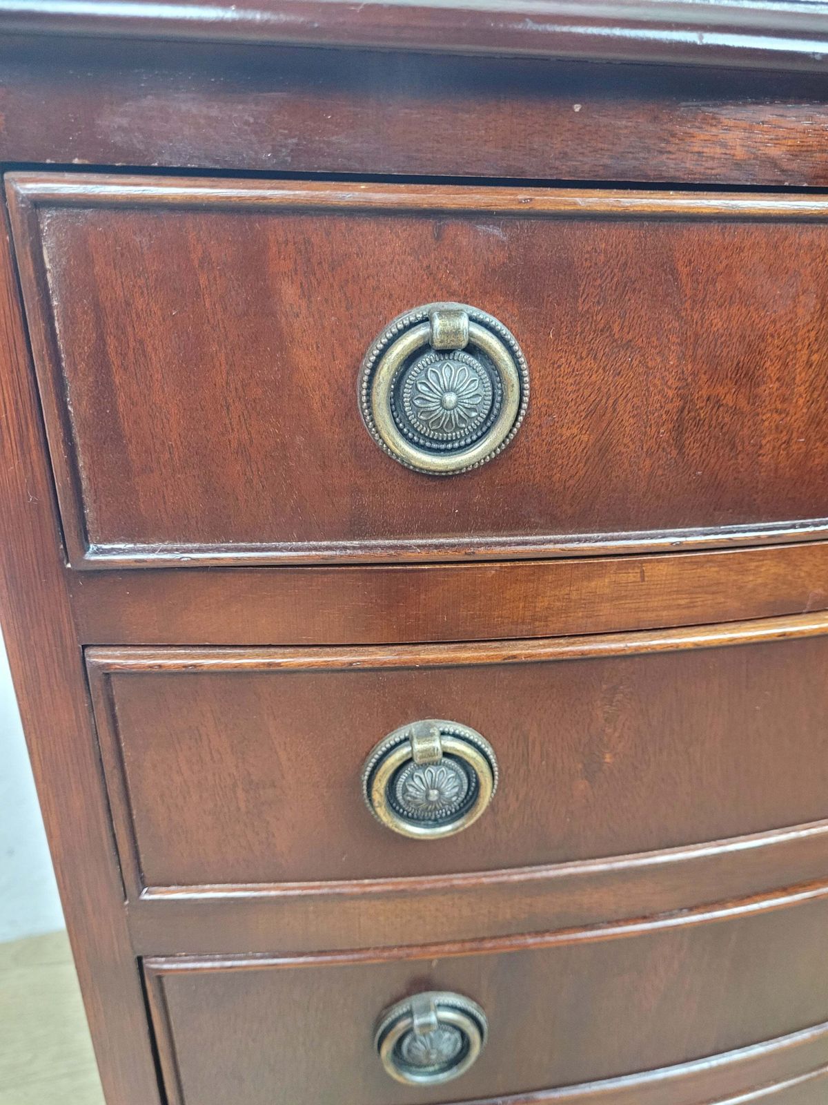 photo furniture Vintage Chest Of 4 Drawers Bedroom 1950 Mahogany Antique Style