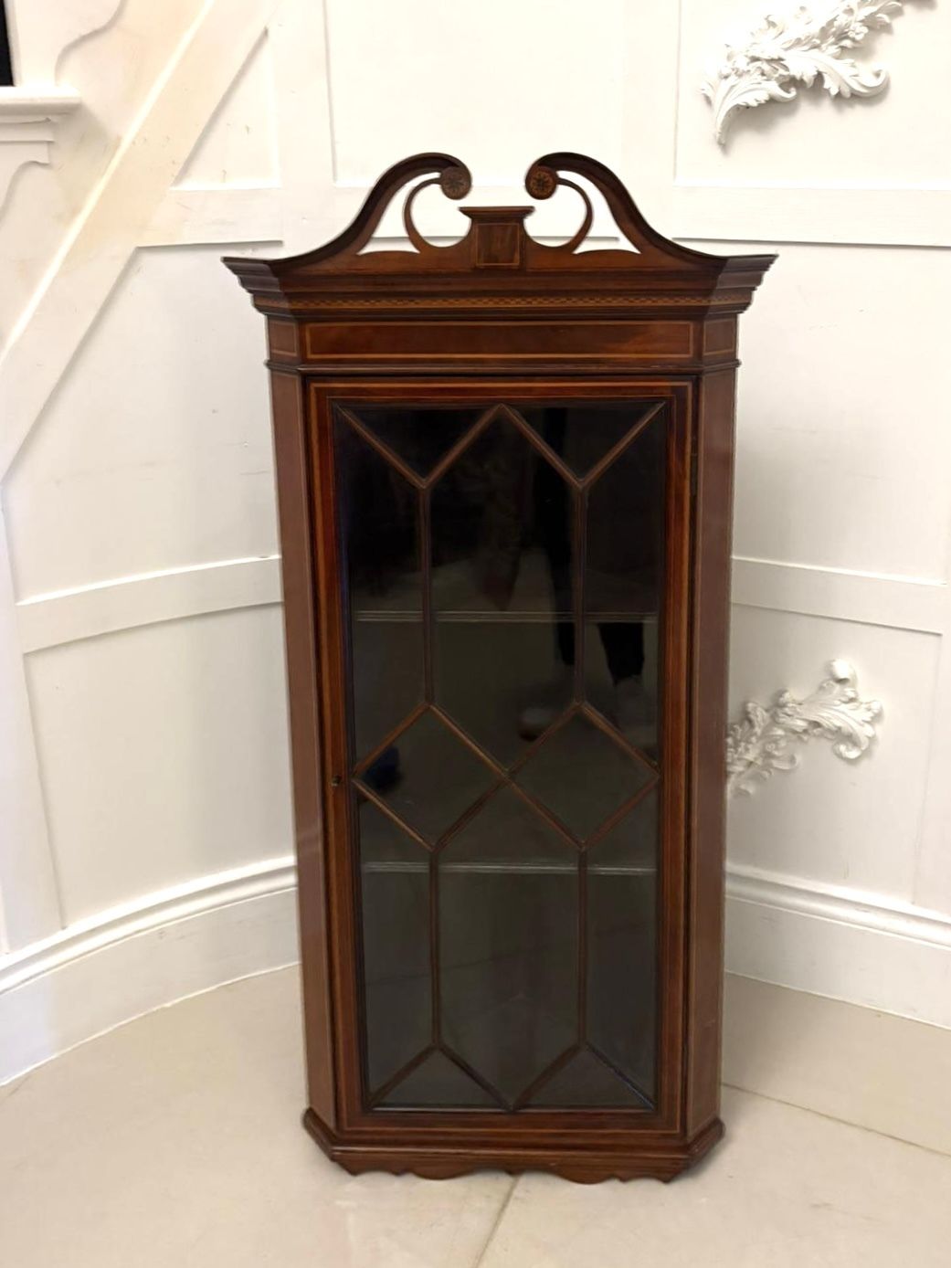 Antique Early 20th Century Quality Inlaid Mahogany Wall Hanging Corner Display Cabinet