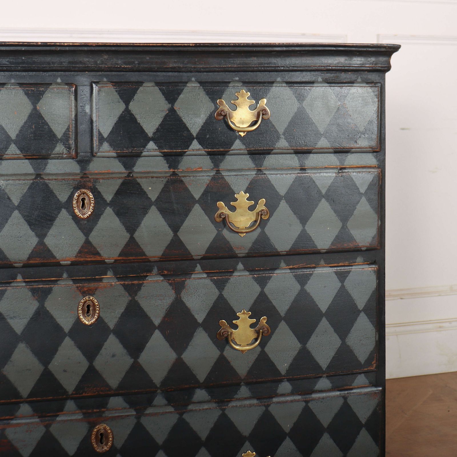 English Painted Chest Of Drawers photo vinterior