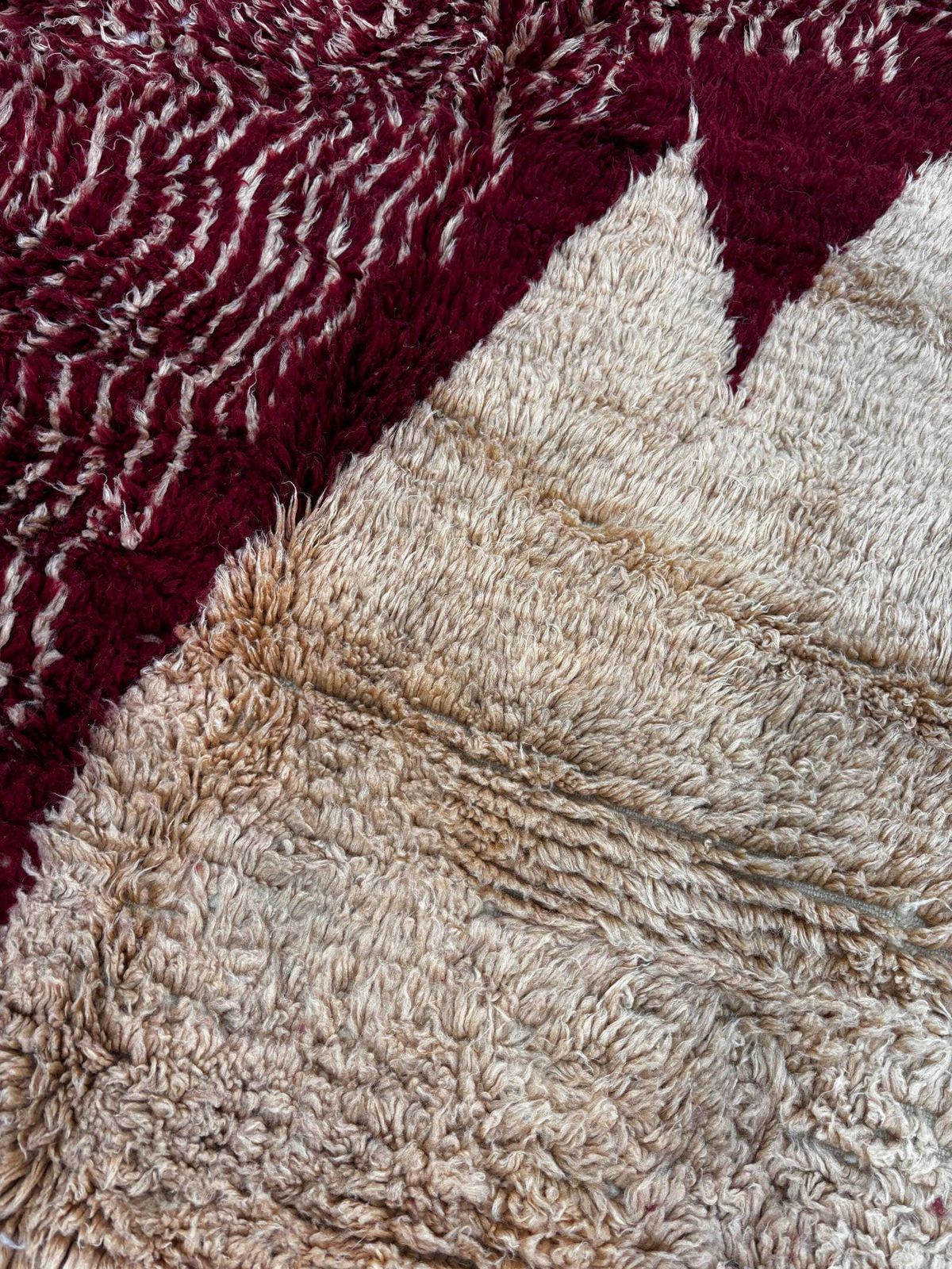 photo furniture Modern Moroccan Mrirt Wool Rug 250x250 Cm – Abstract Handwoven Berber Carpet With Bold Colors Square Rug For Living Room