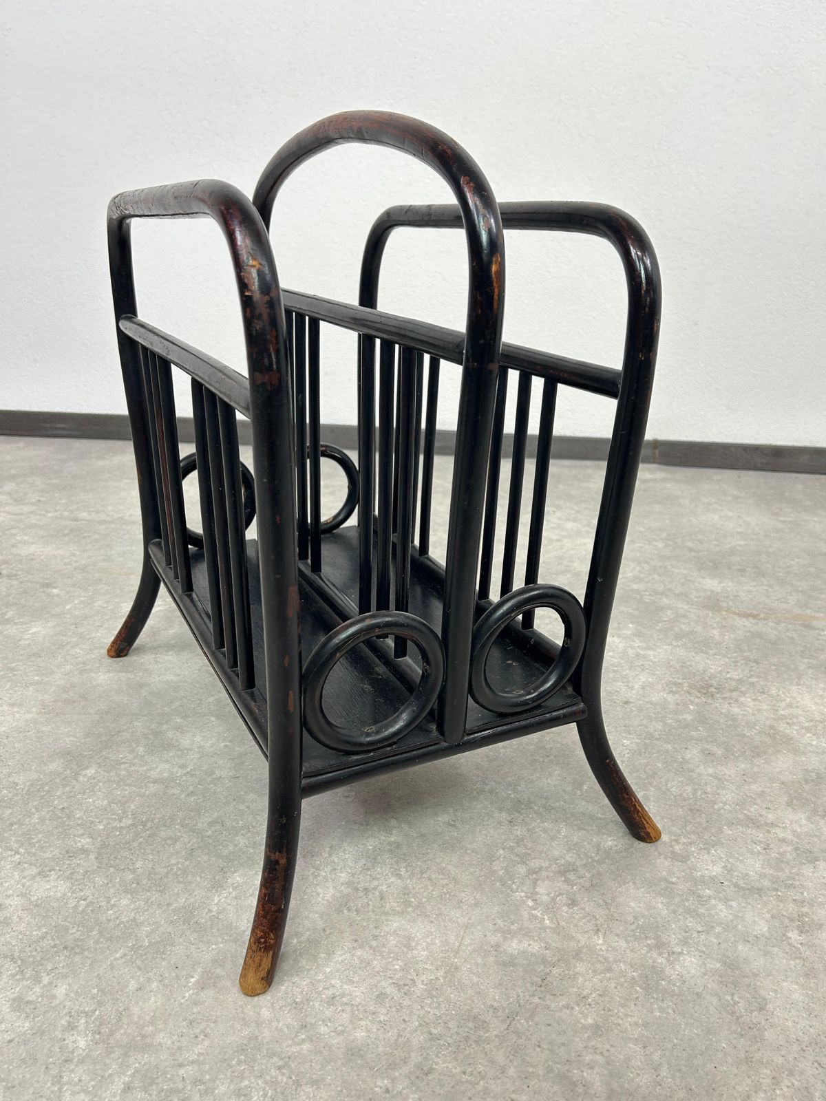 Bentwood Magazine Holder No.33 By Thonet photo 879.0