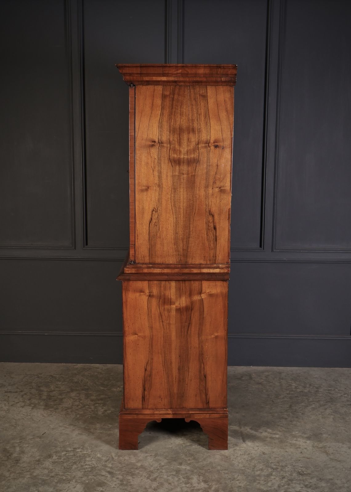 photo vinterior Queen Anne Walnut Cabinet On Chest