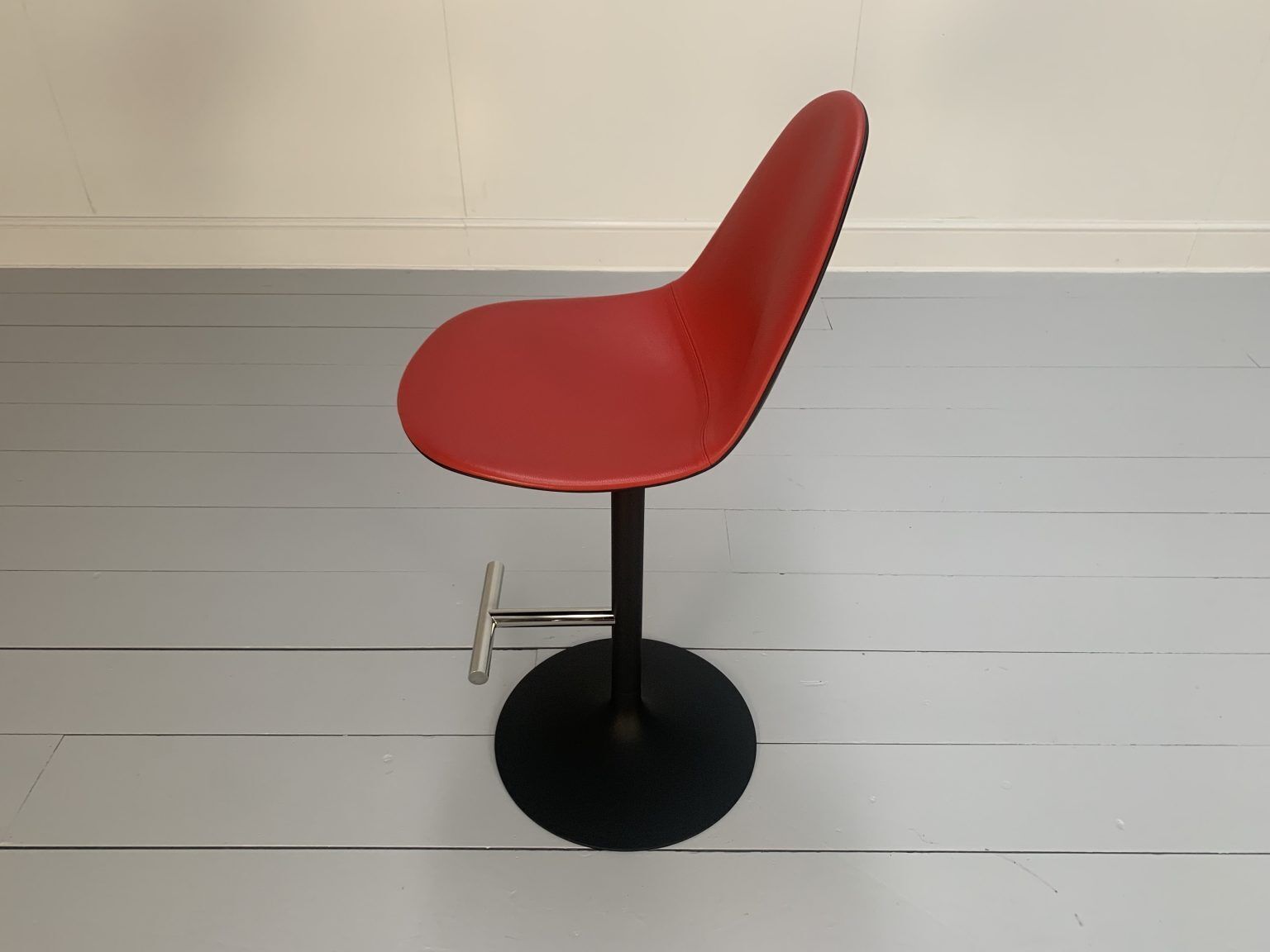 photo furniture Suite Of 3 Cassina “248 Passion” Bar Stools – In Red Leather