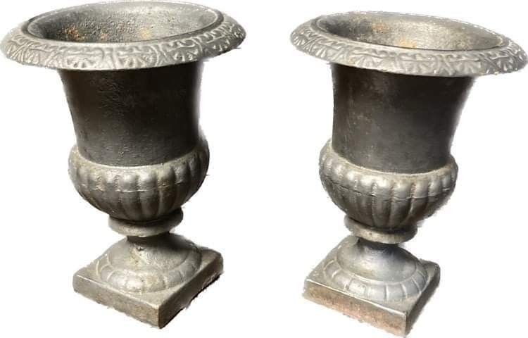 20thc Pair Of Nice Quality Cast Iron Campana Urns