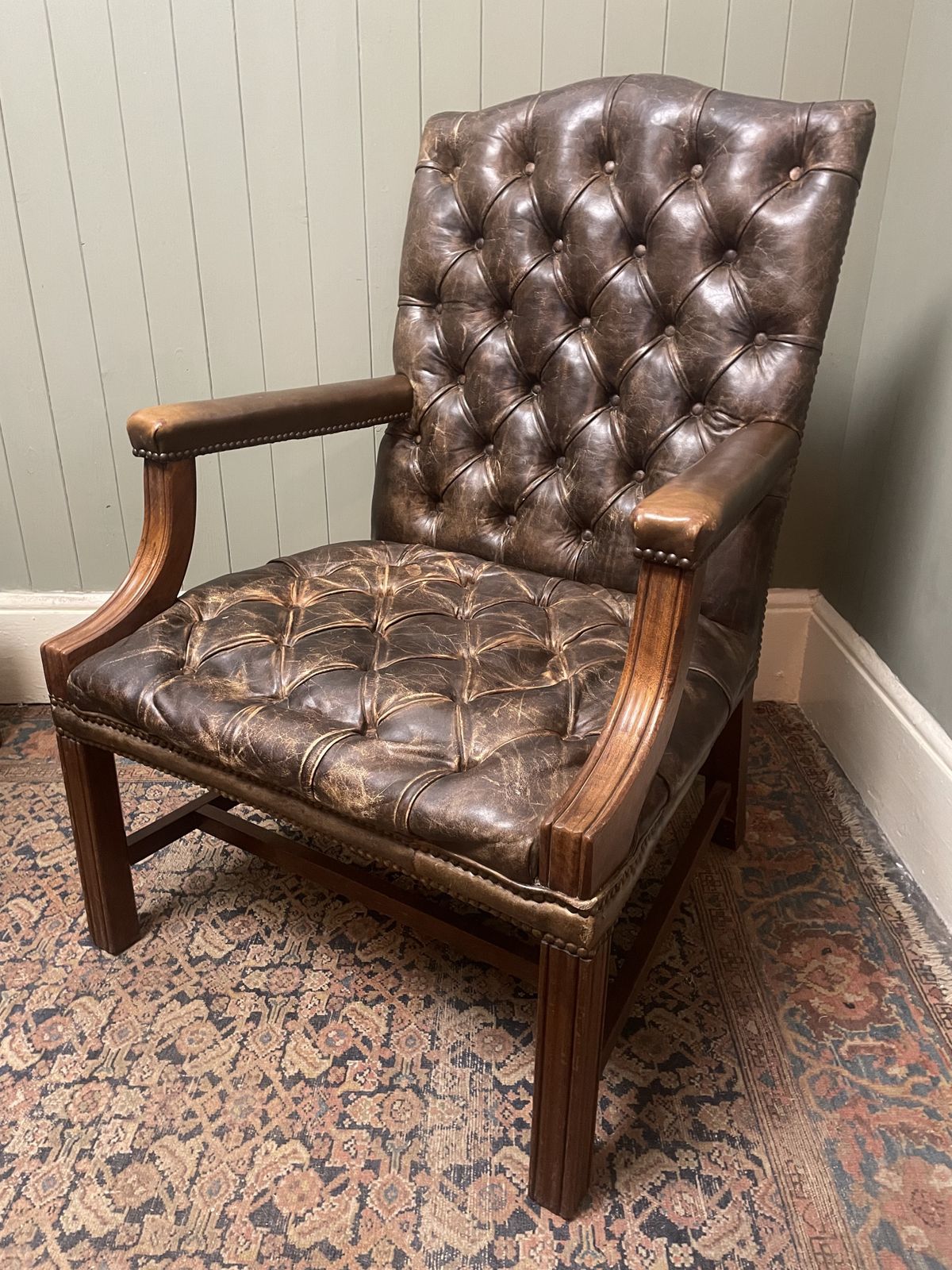 photo vinterior Vintage Pair Of Handmade English Leather Chesterfield Gainsborough Armchairs