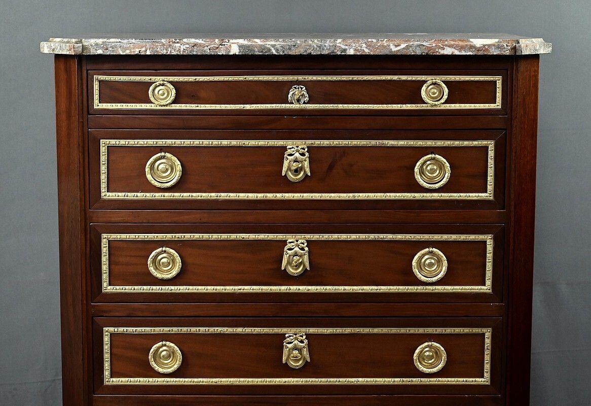 photo furniture Mahogany Veneer Chest Of Drawers, Louis XVI Period – Late 18th Century