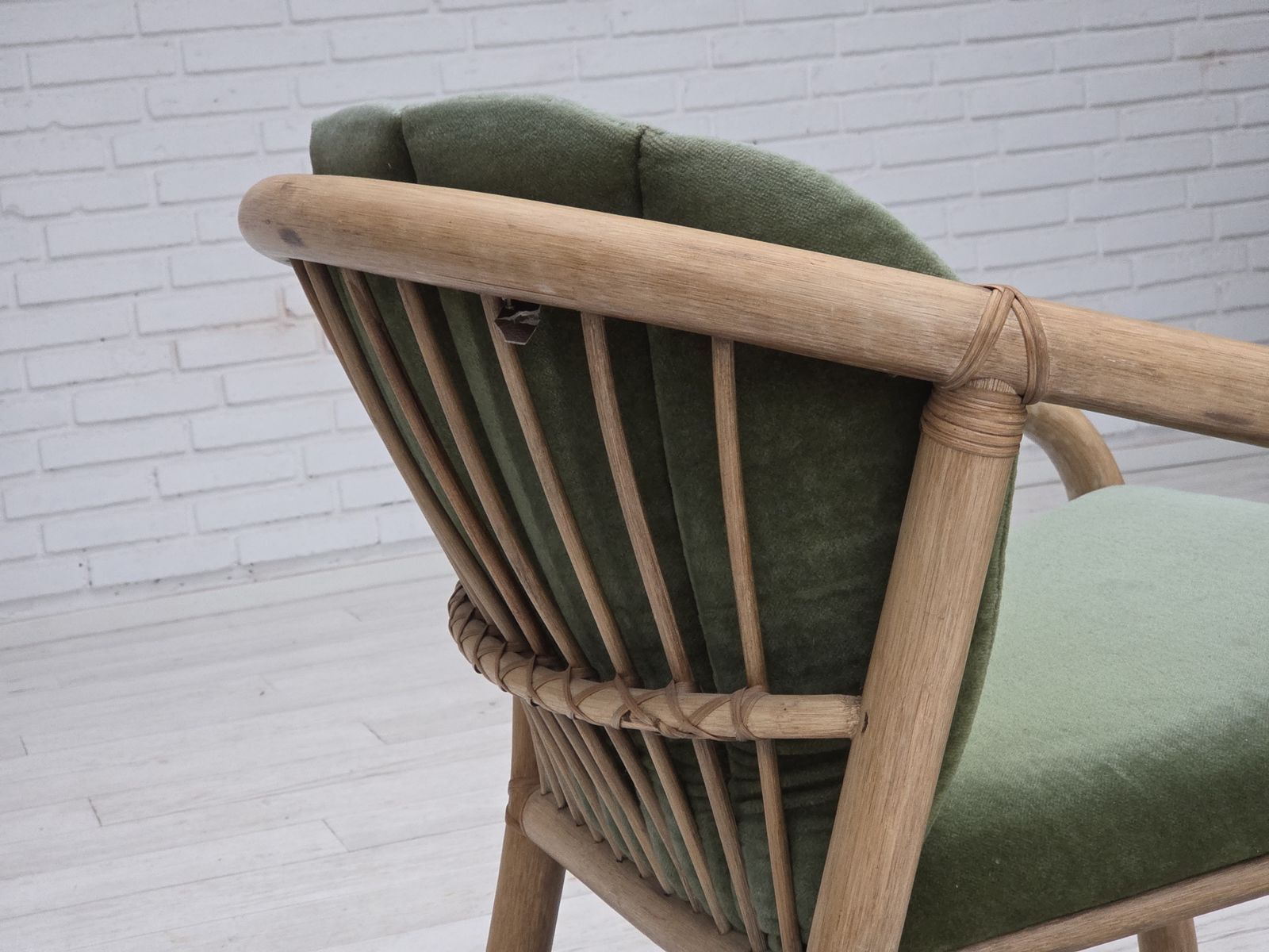 photo for sale Ca. Jaren 1970, Paar Scandinavische Loungestoelen, Groen Meubelvelours En Rotan.