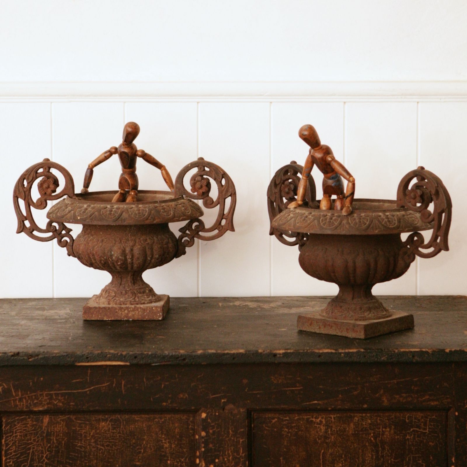 Pair Of Decorative Cast Iron Urns. photo vinterior