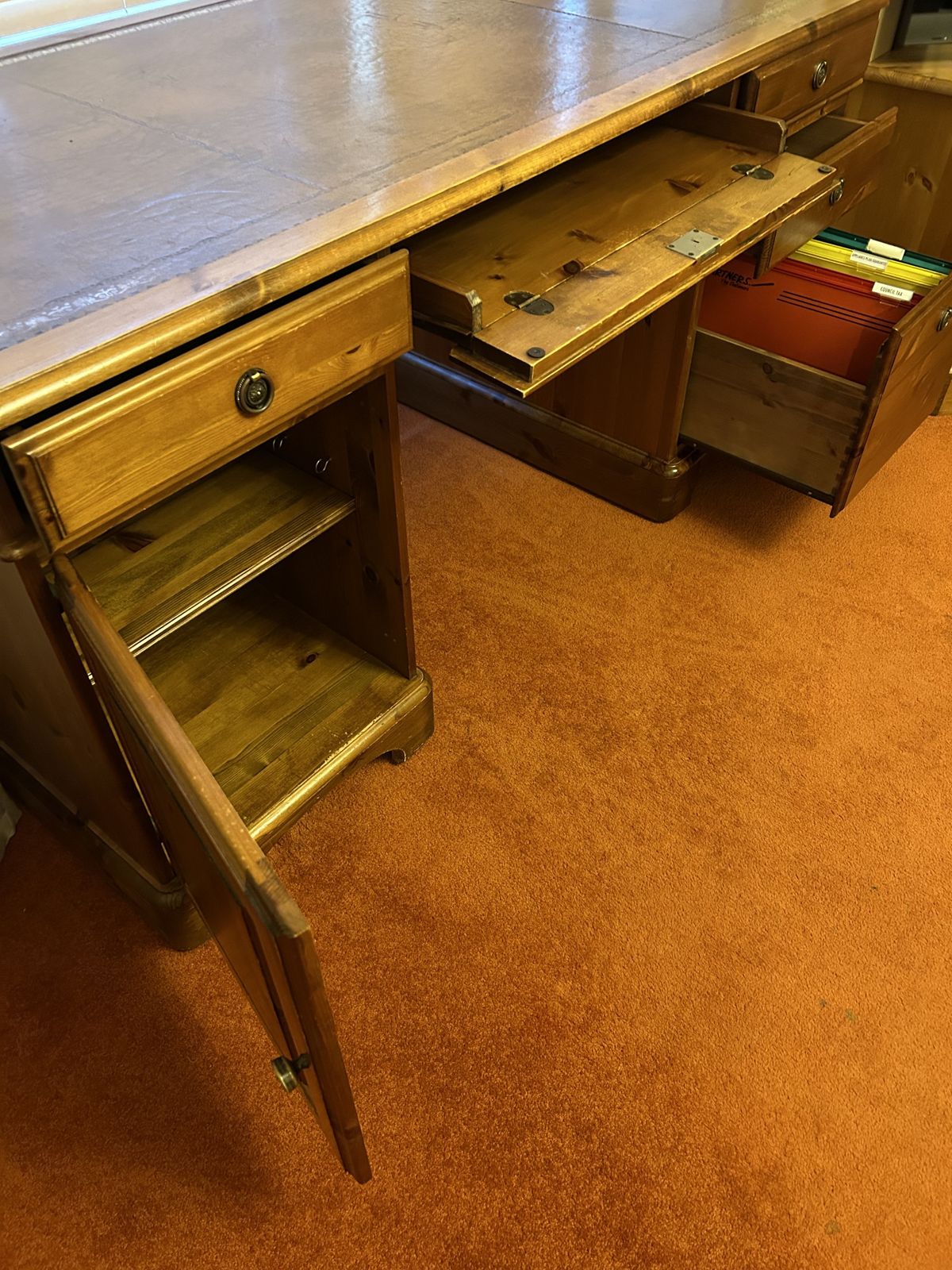 British Ducal Large Desk With File Drawer, Pull Out Keyboard Drawer And 3 Other Drawers photo 60.0