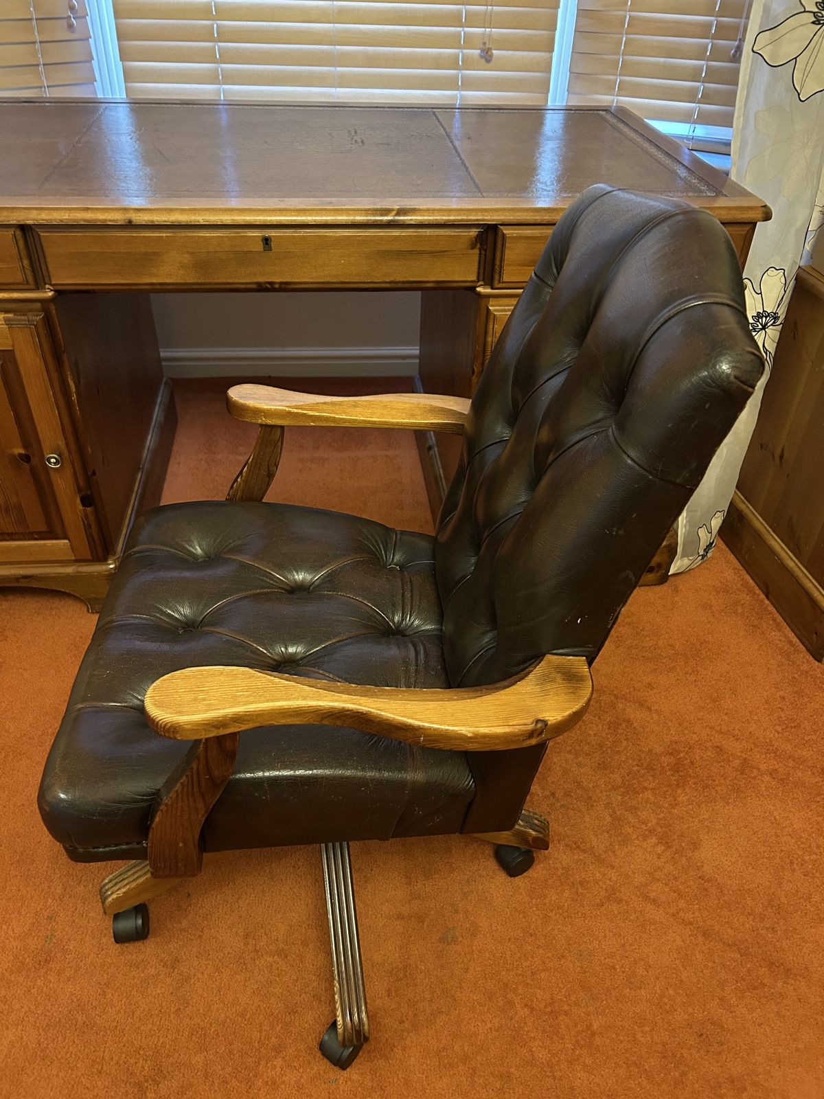 British Ducal Swivel Desk Chair With 5 Wheels And Leather Upholstery photo Furniture