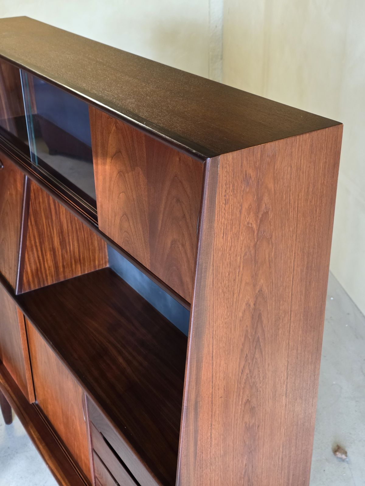 Vintage Teakhouten Highboard, Ca. Jaren 1960 photo vinterior