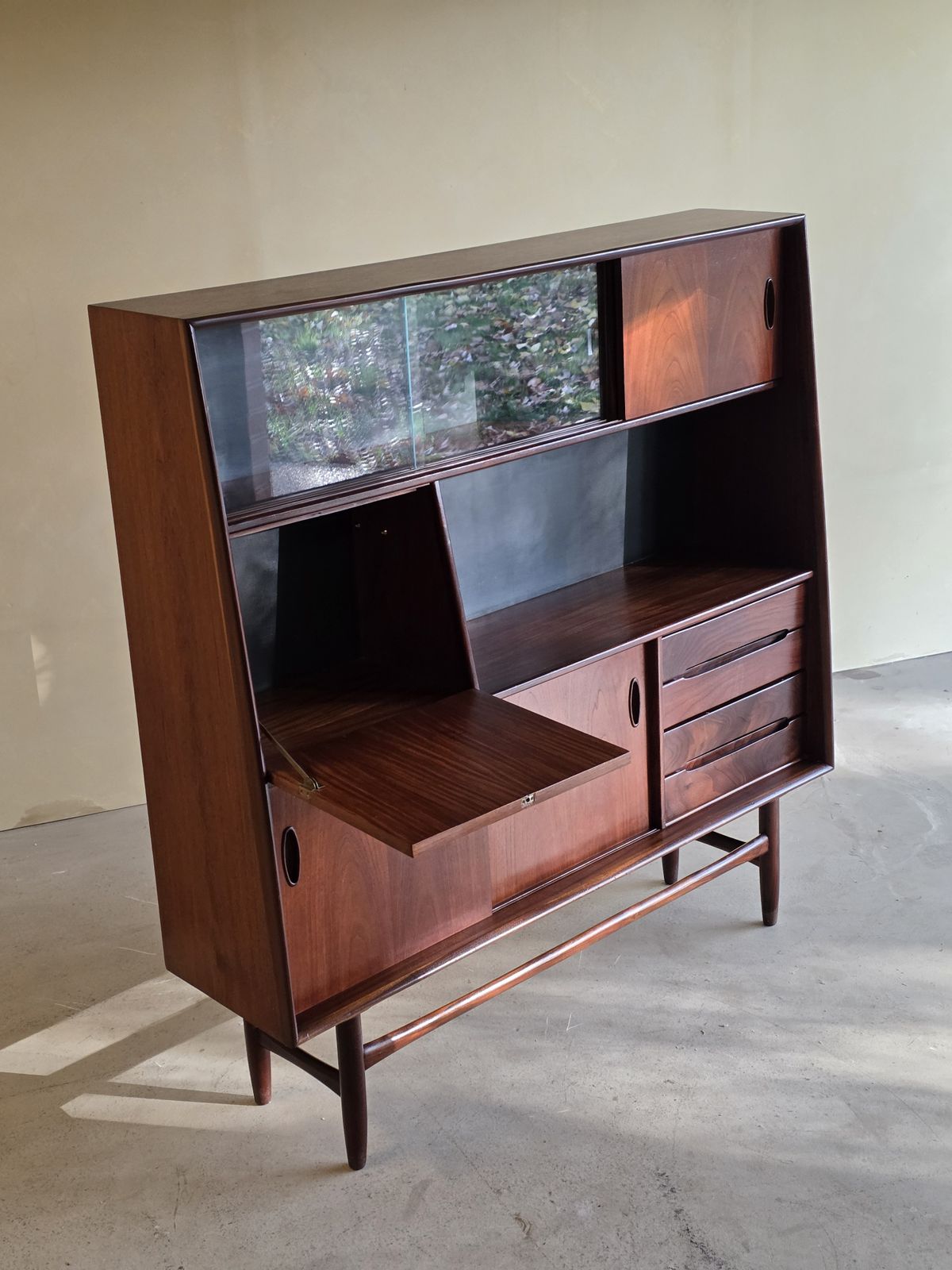 photo furniture Vintage Teakhouten Highboard, Ca. Jaren 1960