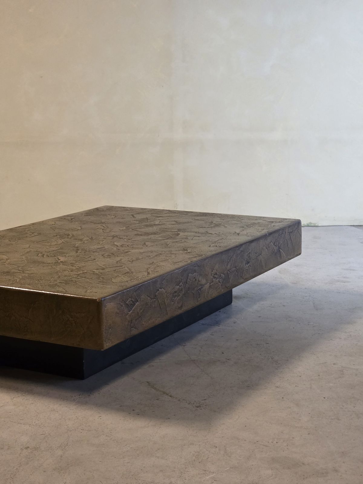 Monumentale Brutalist Salontafel Met Gepatineerd Bronzen Blad, Jaren 1970 photo Meubels