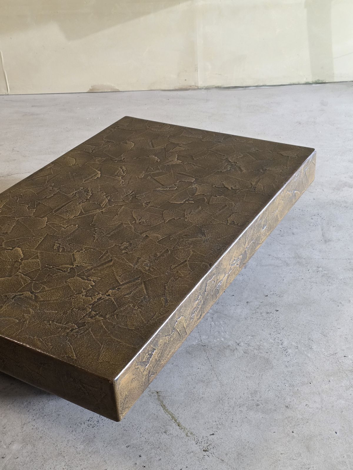 3223.0 Monumentale Brutalist Salontafel Met Gepatineerd Bronzen Blad, Jaren 1970 photo