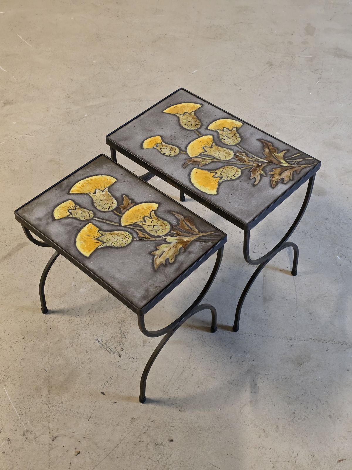 Keramische Bijzettafels Met Metalen Frame, Ca. Jaren 1950, Set Van 2 photo Meubels