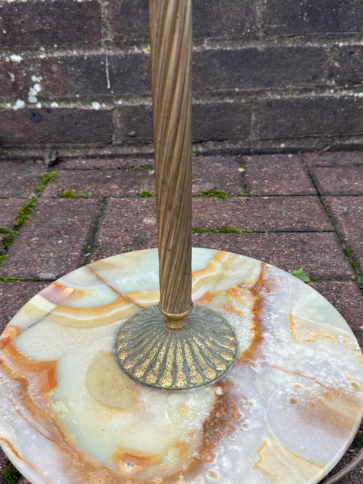 photo vintage Vintage 1950s Italian Onyx & Brass Floor Lamp – Mid Century Standing Light With Marble Base; Pat Tested And Working Vintage Floor Lamp