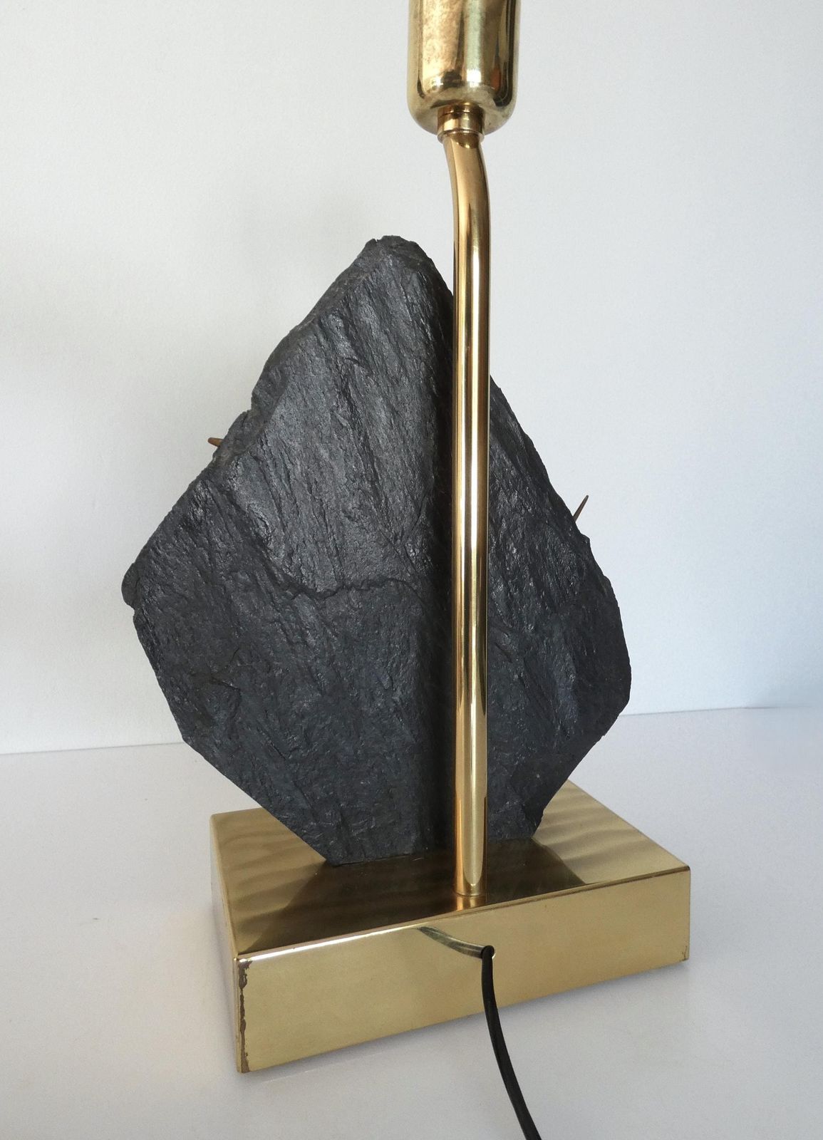 Lámpara De Mesa Escultórica Pez En Latón Y Piedra Negra, 1970s photo Lighting