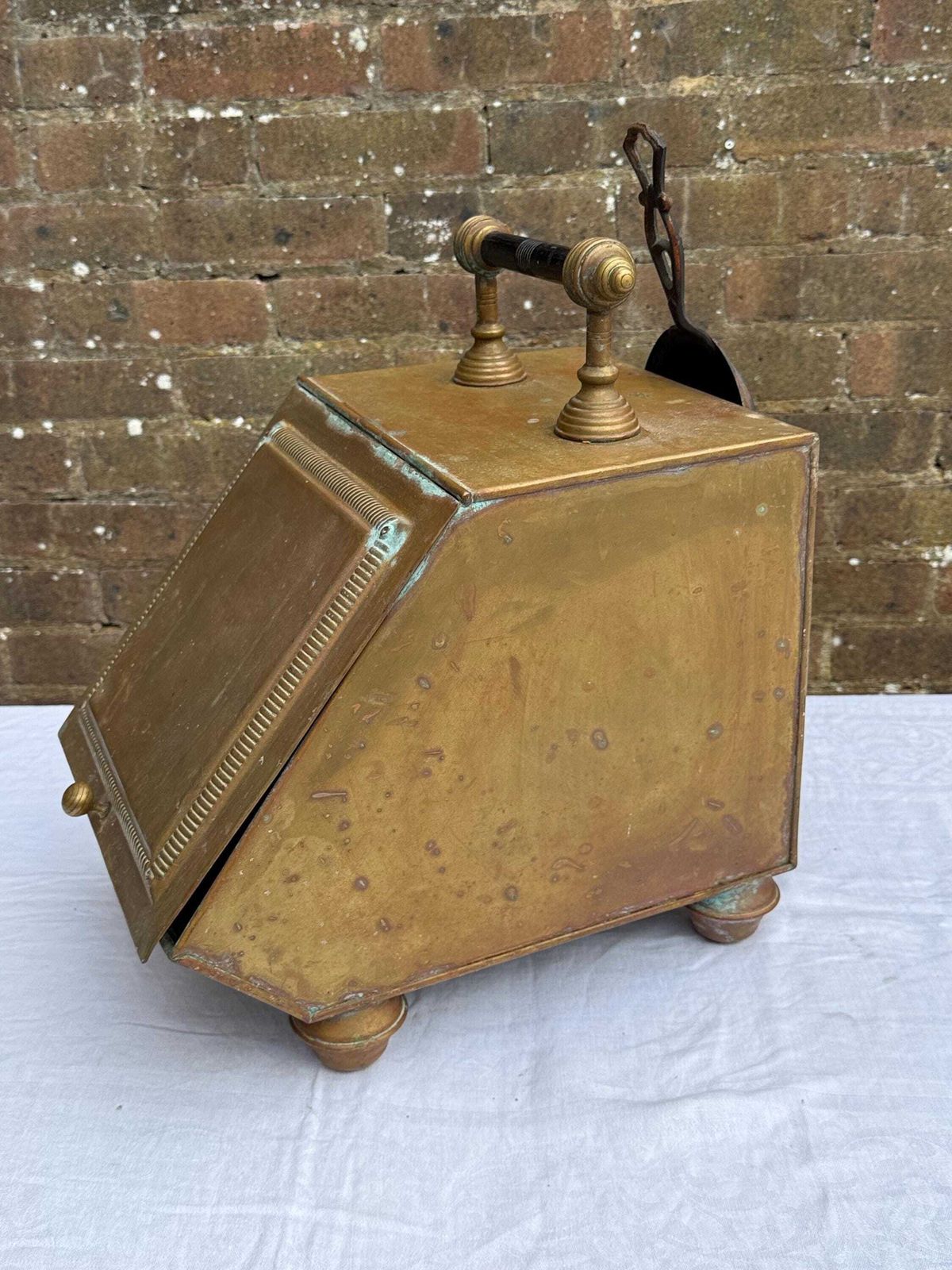 Antique Victorian Brass Coal Scuttle Tbc W. Harris & Co – English Fireplace Log Box With Shovel, Beaded Brass Fireside Hod, Brass Bucket photo for sale